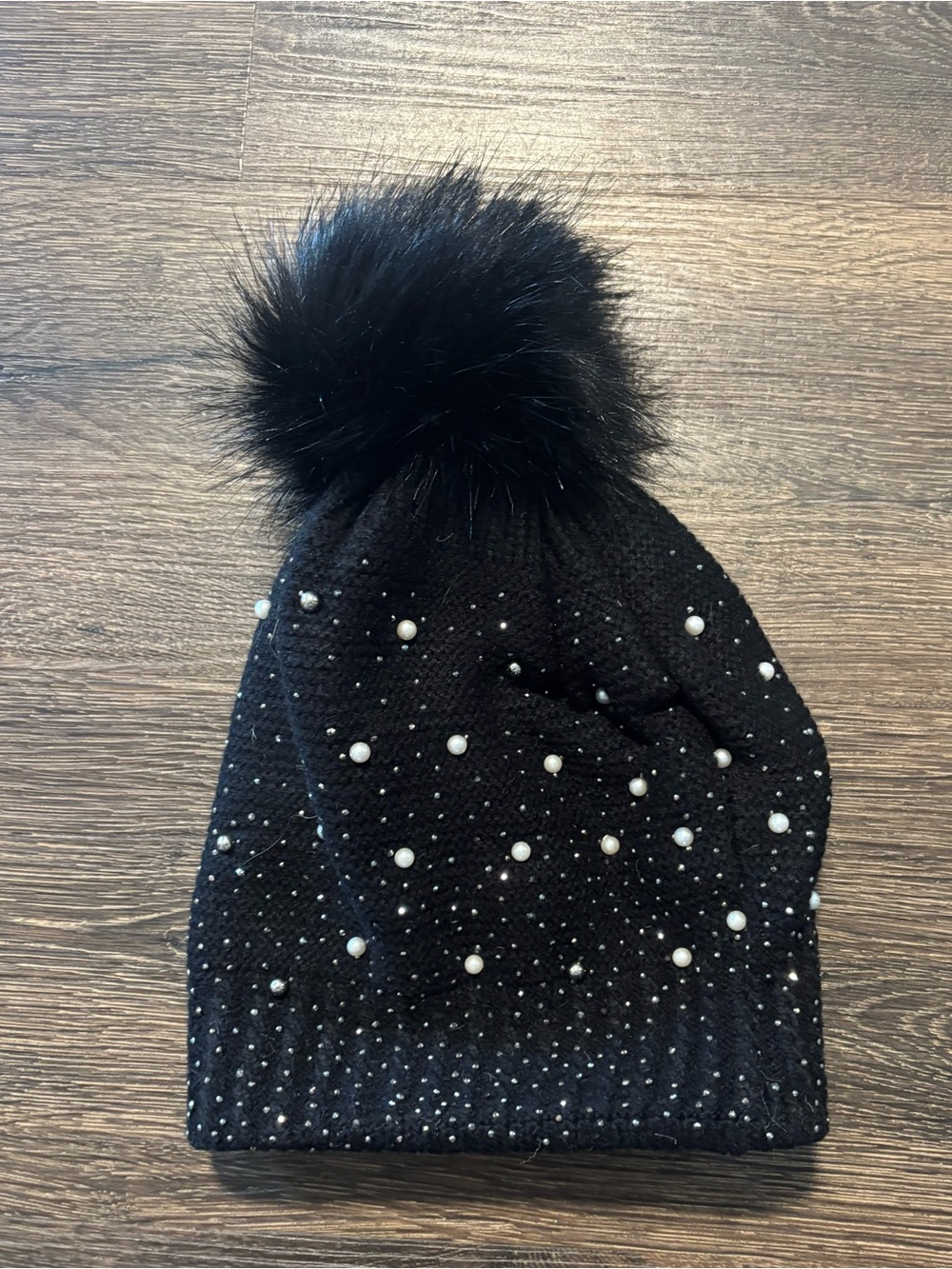 (NWOT) Windsor Black Knit Beanie with Faux Fur Pom and Pearl Accents